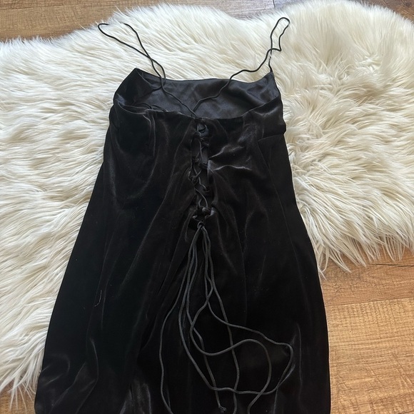 BARDOT Helena Velour Midi Dress - Picture 3 of 6